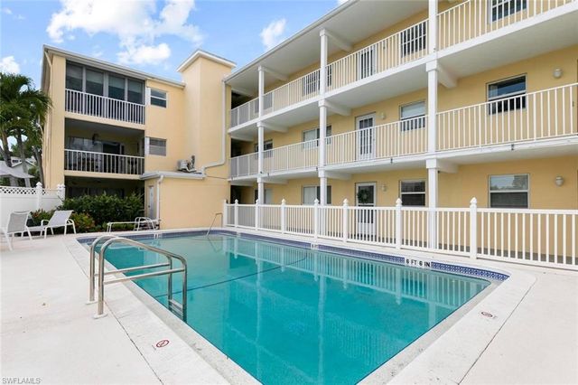 900 8th AVE S # 102, Naples, FL 34102