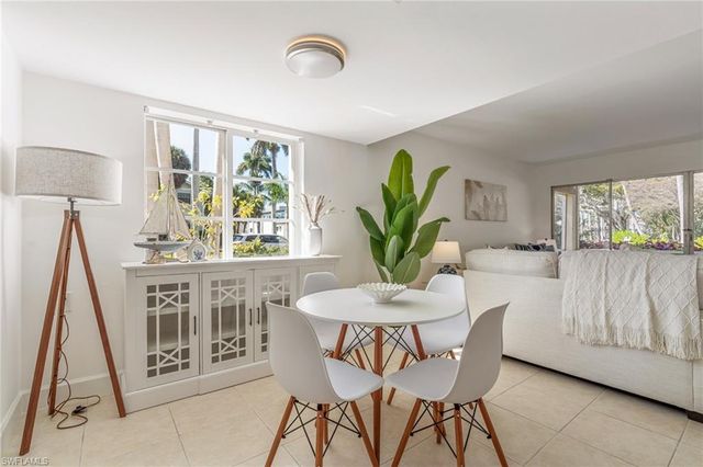 900 8th AVE S # 102, Naples, FL 34102