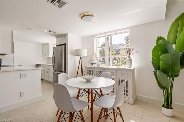 900 8th AVE S # 102, Naples, FL 34102