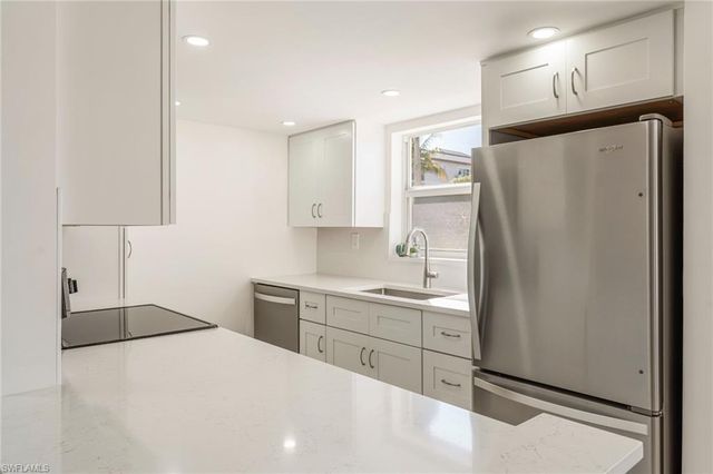 900 8th AVE S # 102, Naples, FL 34102