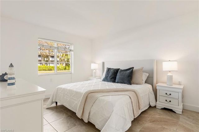 900 8th AVE S # 102, Naples, FL 34102