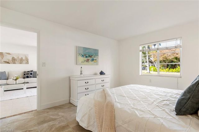 900 8th AVE S # 102, Naples, FL 34102