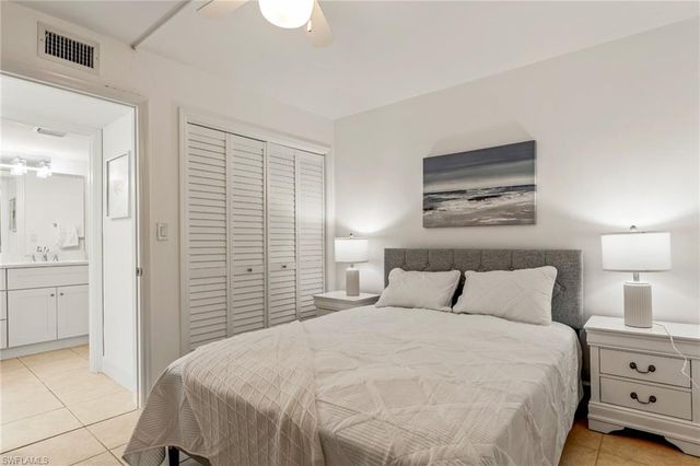 900 8th AVE S # 102, Naples, FL 34102