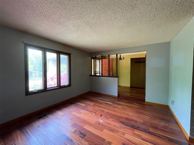 6 Shamblin Road, Florissant, MO 63034