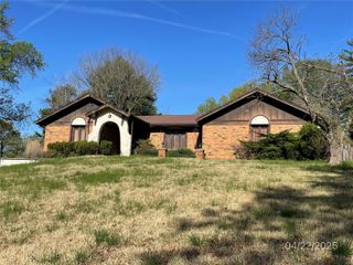 6 Shamblin Road, Florissant, MO 63034