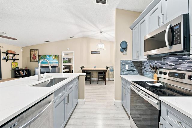 18 WINCHMORE Lane, Boynton Beach, FL 33426