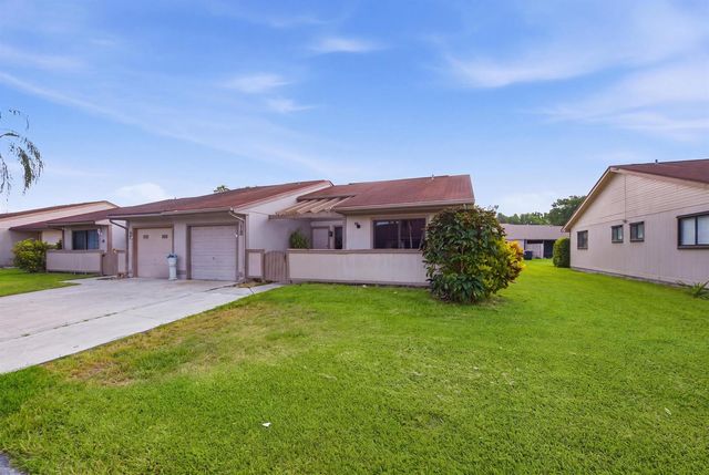 18 WINCHMORE Lane, Boynton Beach, FL 33426
