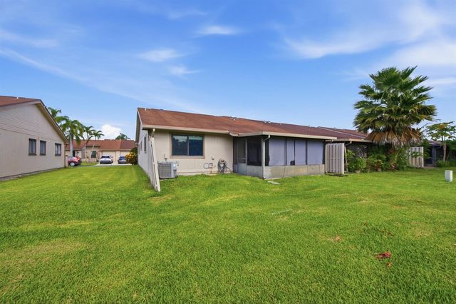 18 WINCHMORE Lane, Boynton Beach, FL 33426