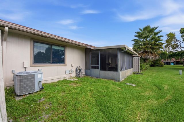 18 WINCHMORE Lane, Boynton Beach, FL 33426