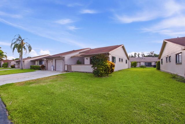18 WINCHMORE Lane, Boynton Beach, FL 33426