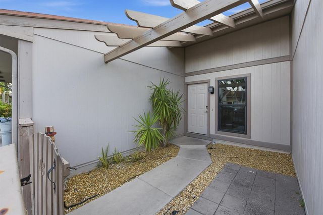 18 WINCHMORE Lane, Boynton Beach, FL 33426