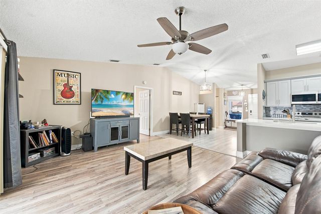 18 WINCHMORE Lane, Boynton Beach, FL 33426