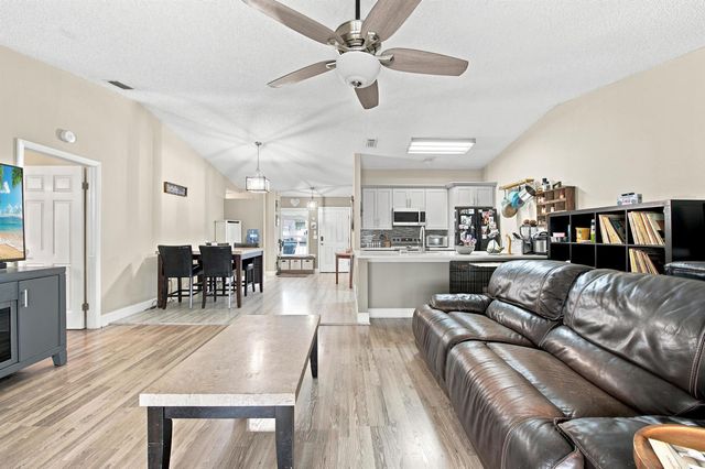 18 WINCHMORE Lane, Boynton Beach, FL 33426