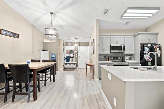 18 WINCHMORE Lane, Boynton Beach, FL 33426