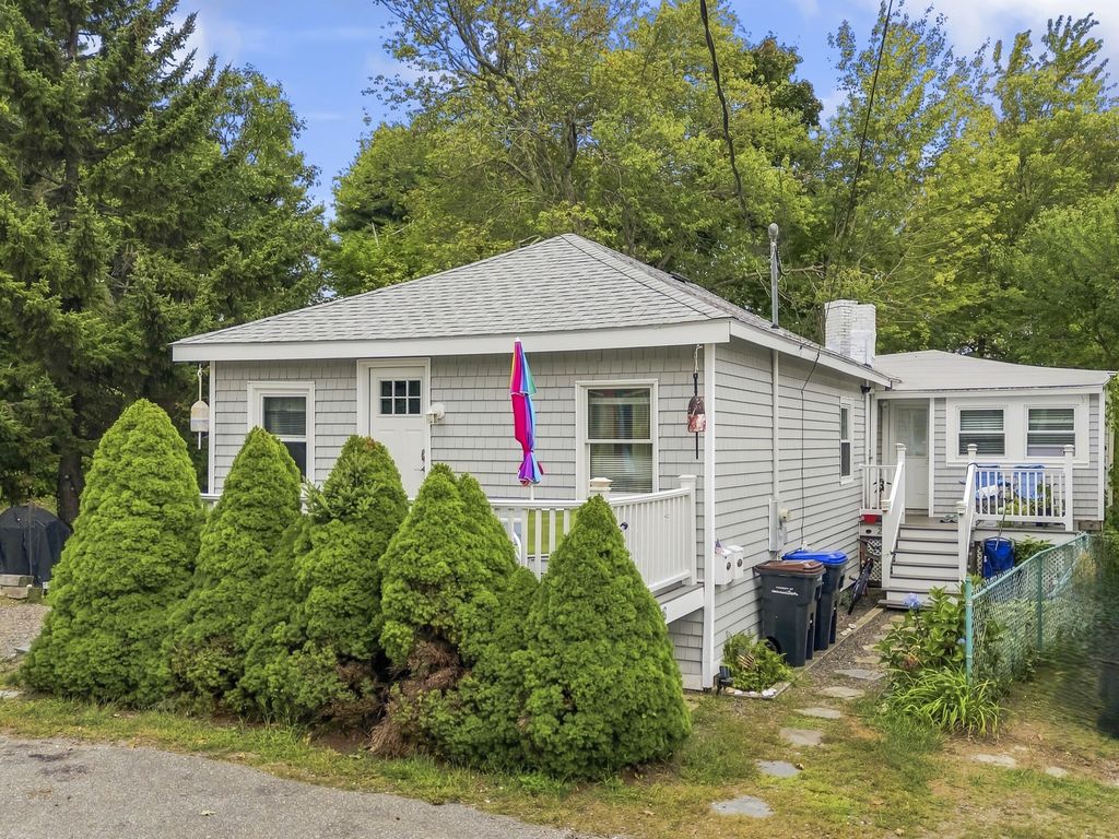 28 Seacliff Avenue, Old Orchard Beach, ME 04064 — photo 2