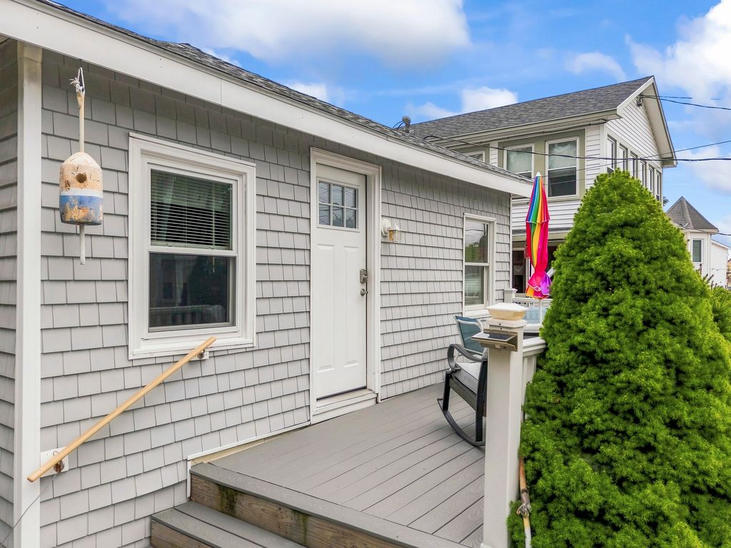 28 Seacliff Avenue, Old Orchard Beach, ME 04064 — photo 4