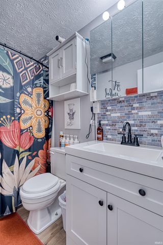 326 W Vine Street, Oakland City, IN 47660