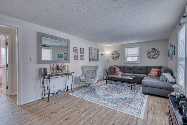 326 W Vine Street, Oakland City, IN 47660