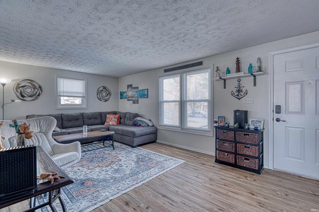 326 W Vine Street, Oakland City, IN 47660