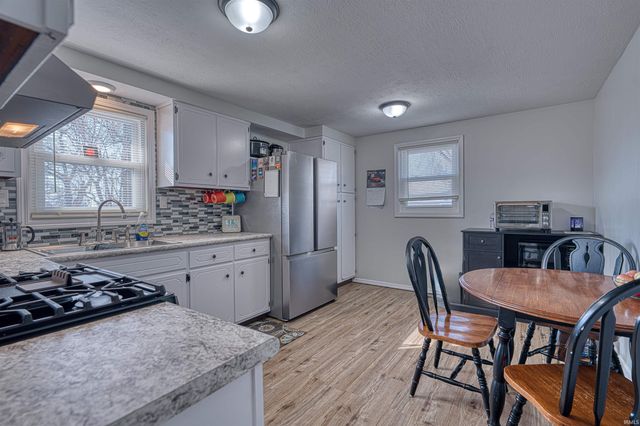 326 W Vine Street, Oakland City, IN 47660