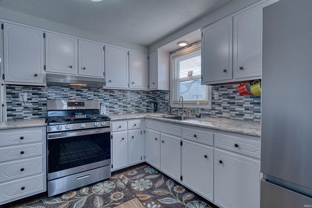 326 W Vine Street, Oakland City, IN 47660