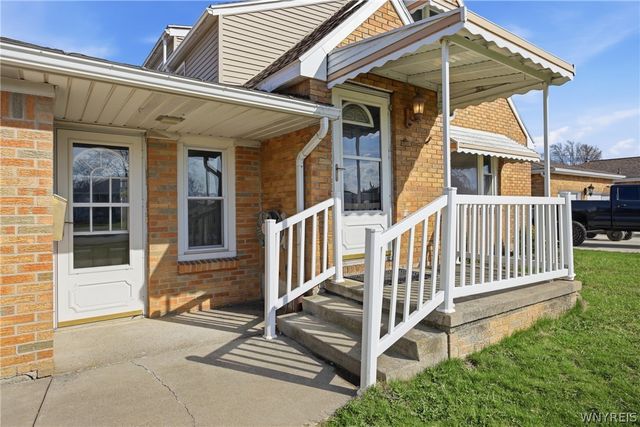 155 Fieldcrest Court, West Seneca, NY 14224