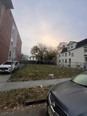 192 Amherst St, East Orange City, NJ 07018