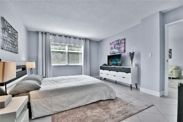 2999 NW 48th Ave 438, Lauderdale Lakes, FL 33313