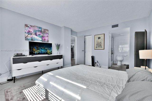 2999 NW 48th Ave 438, Lauderdale Lakes, FL 33313