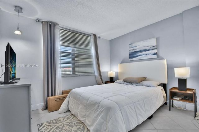 2999 NW 48th Ave 438, Lauderdale Lakes, FL 33313