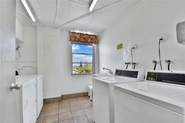 2999 NW 48th Ave 438, Lauderdale Lakes, FL 33313