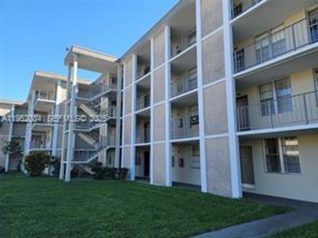 2999 NW 48th Ave 438, Lauderdale Lakes, FL 33313