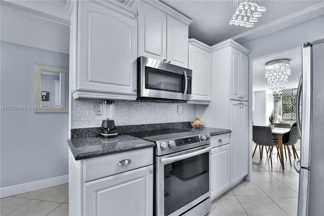 2999 NW 48th Ave 438, Lauderdale Lakes, FL 33313