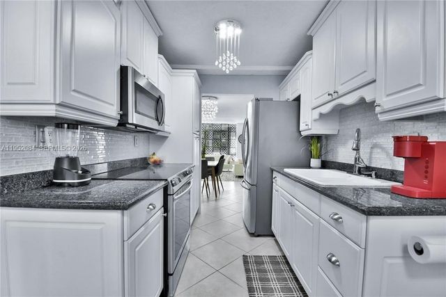 2999 NW 48th Ave 438, Lauderdale Lakes, FL 33313