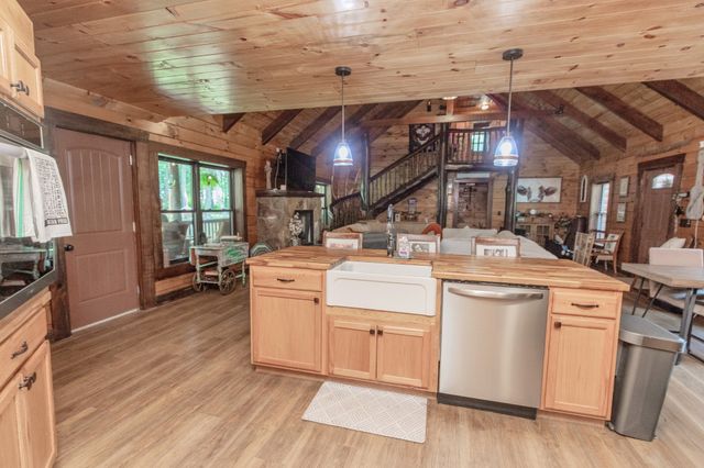 4210 Highway 76, Cottontown, TN 37048