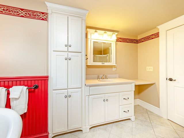 187 East Chippens Hill Road, Burlington, CT 06013
