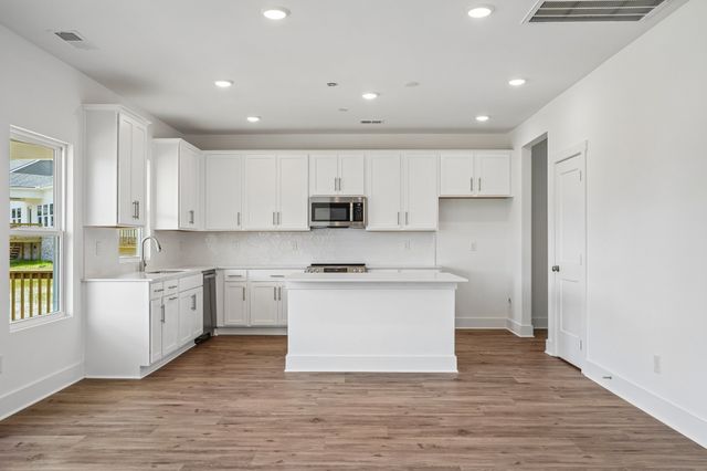 2564 Peaceful Valley Dr, Columbia, TN 38401