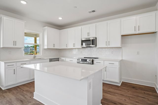 2564 Peaceful Valley Dr, Columbia, TN 38401