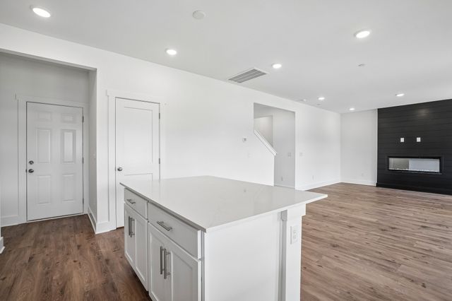 2564 Peaceful Valley Dr, Columbia, TN 38401