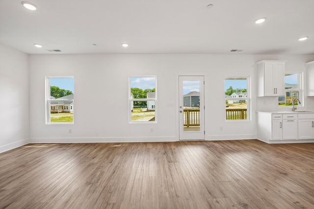 2564 Peaceful Valley Dr, Columbia, TN 38401