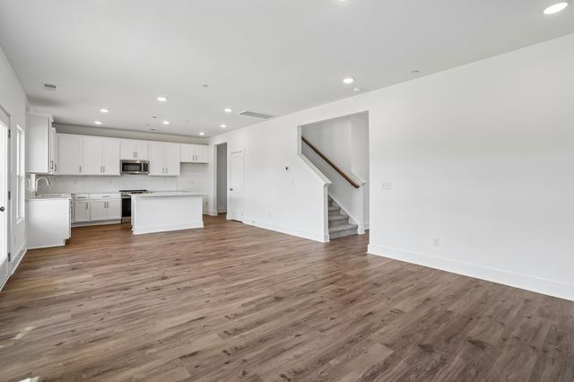 2564 Peaceful Valley Dr, Columbia, TN 38401