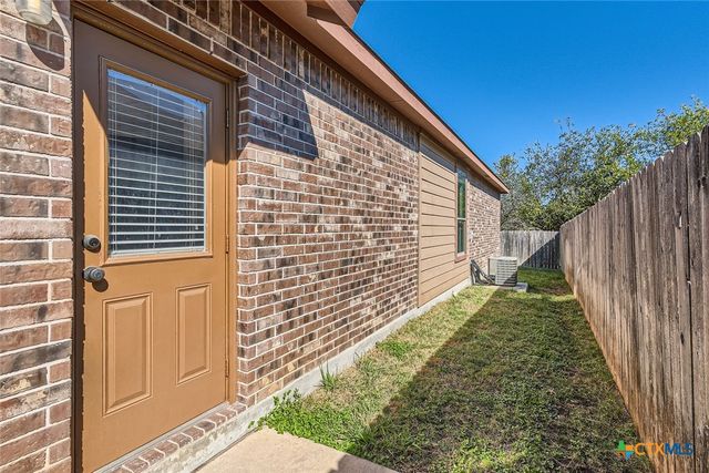 107 Creekside Villa Drive, Kyle, TX 78640