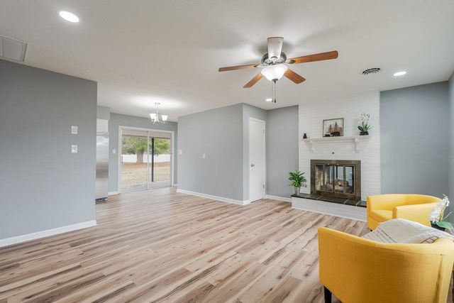 24 LA SALLE DR, Grottoes, VA 24441