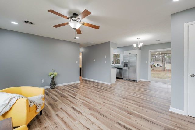 24 LA SALLE DR, Grottoes, VA 24441