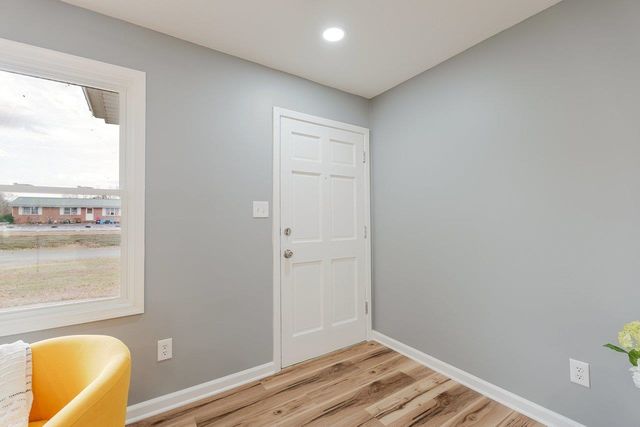 24 LA SALLE DR, Grottoes, VA 24441