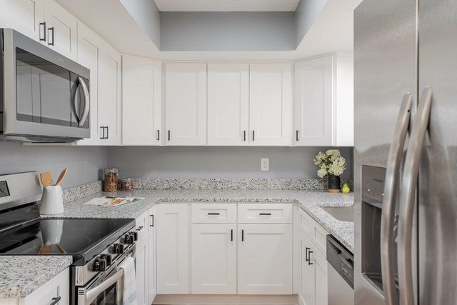 24 LA SALLE DR, Grottoes, VA 24441