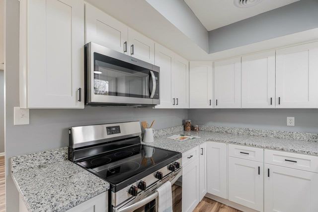 24 LA SALLE DR, Grottoes, VA 24441