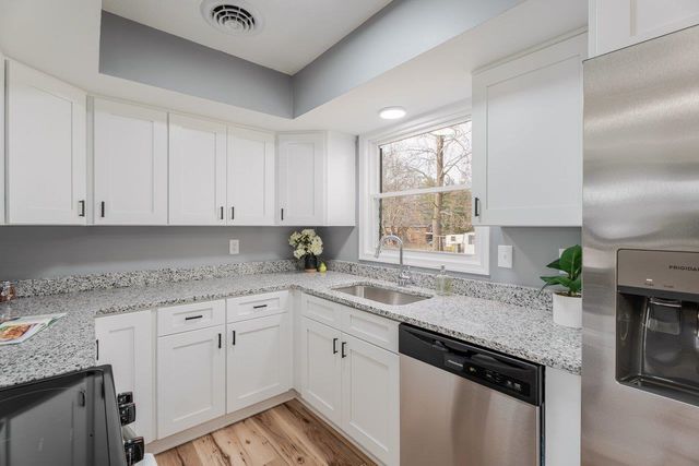 24 LA SALLE DR, Grottoes, VA 24441