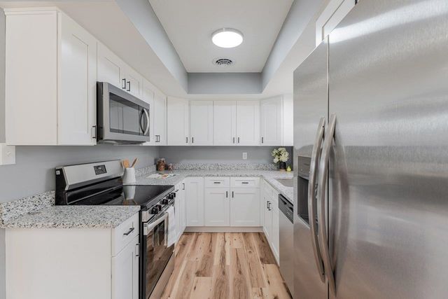 24 LA SALLE DR, Grottoes, VA 24441