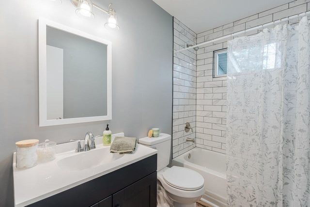 24 LA SALLE DR, Grottoes, VA 24441